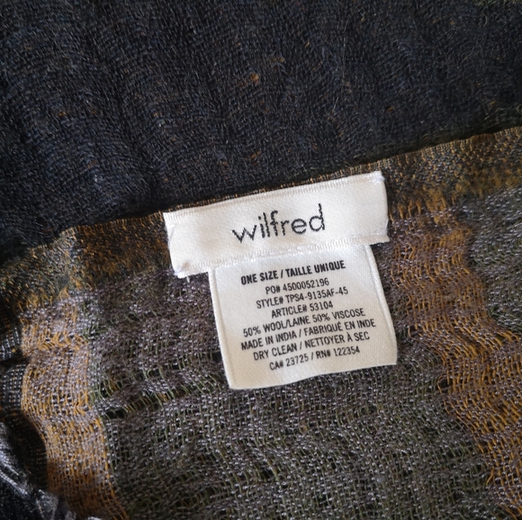 Aritzia - Wilfred Scarf - Picture 3 of 3